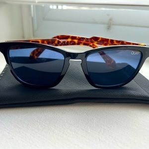 Polarized Quay Sunglasses Black and tortoise frames